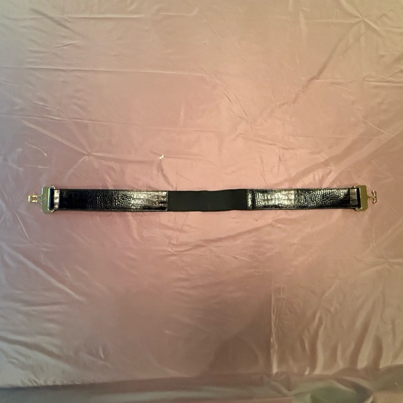 Cole Haan Black/Gold Crocodile Embossed Leather Stretch Back 1.5” Belt Small $90 - Picture 6 of 8